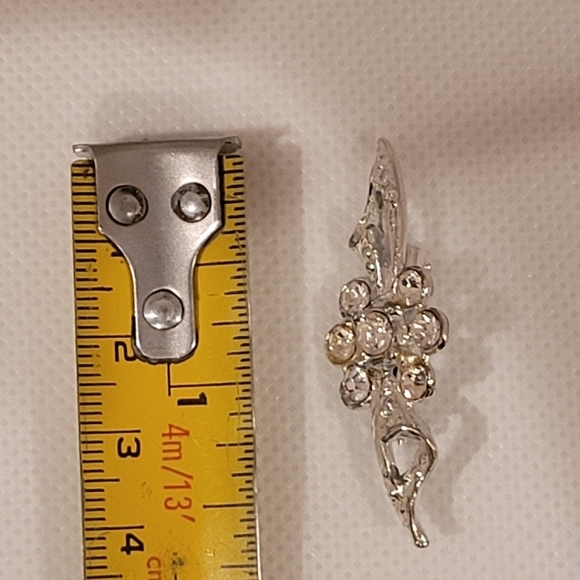 BEAUTIFUL Dainty Rhinestone Costume Brooch - Picture 12 of 14